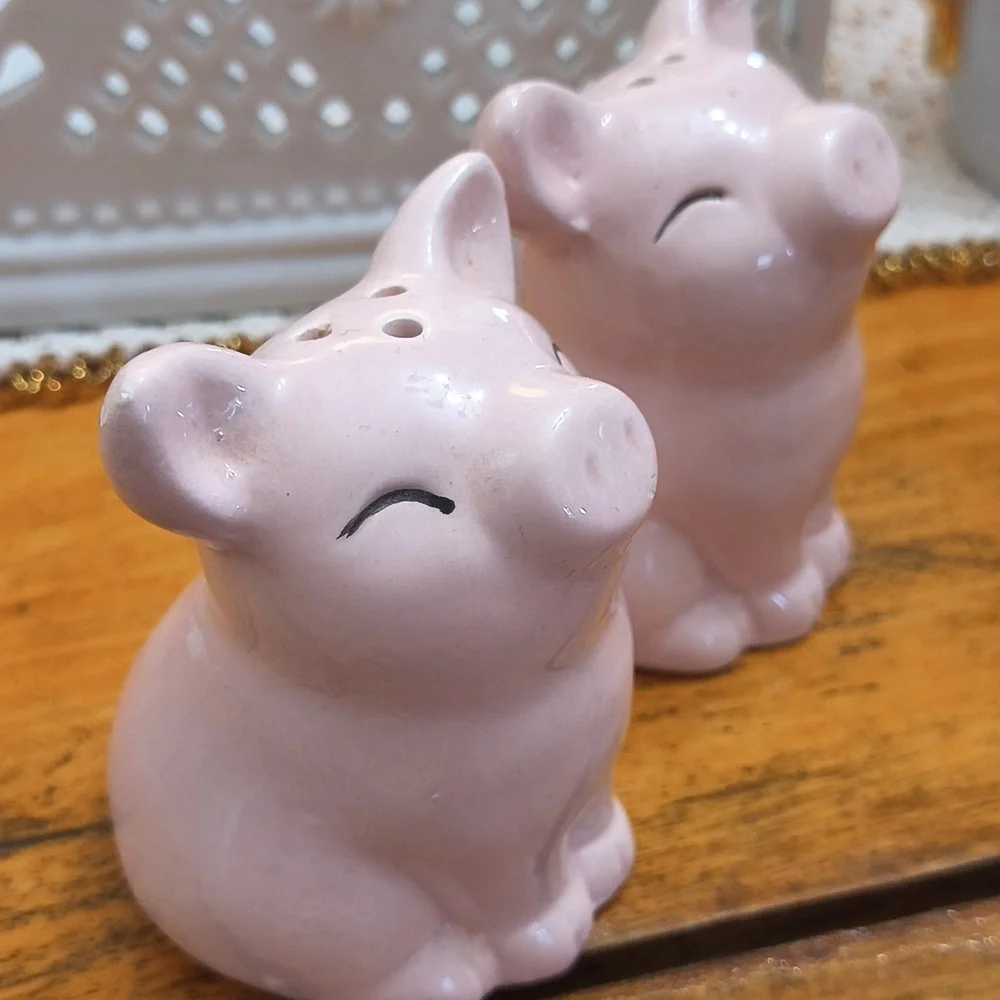 Vintage Charming Pink Pig Salt and Pepper Shakers Cottagecore Farm